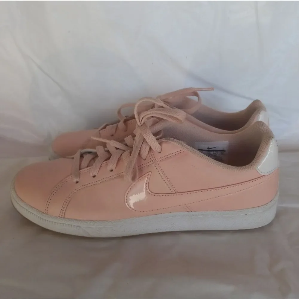 Nike Court Royale Size 9